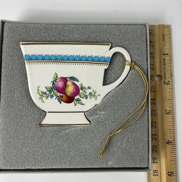 SPODE Flat Teacup Christmas Ornament “TRAPNELL SPRAYS” bone china - Picture 4 of 5